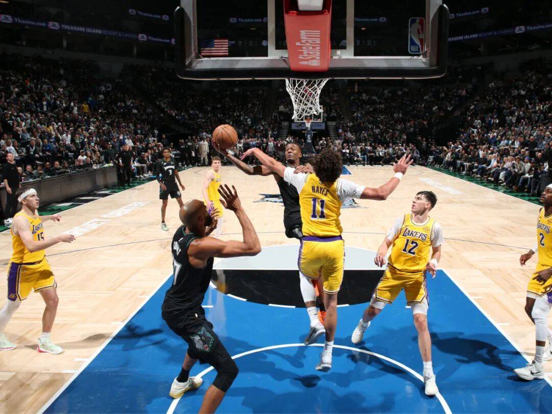 开云棋牌游戏平台英超赛程吃紧，洛杉矶湖人今晨绝杀压哨，震撼外界，阵容厚度经受考验的简单介绍